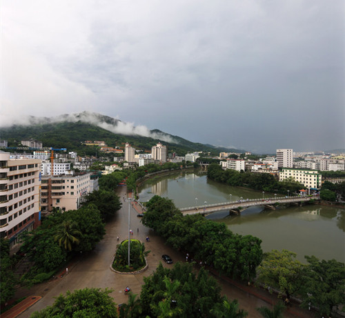 海南避暑胜地——五指山